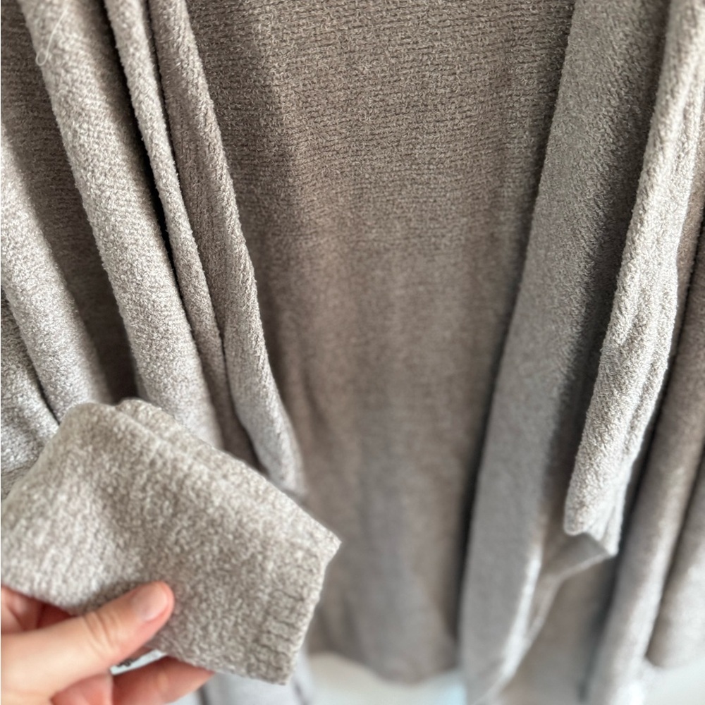 Barefoot Dreams CozyChic Lite® Island Wrap Taupe - Picture 6 of 8